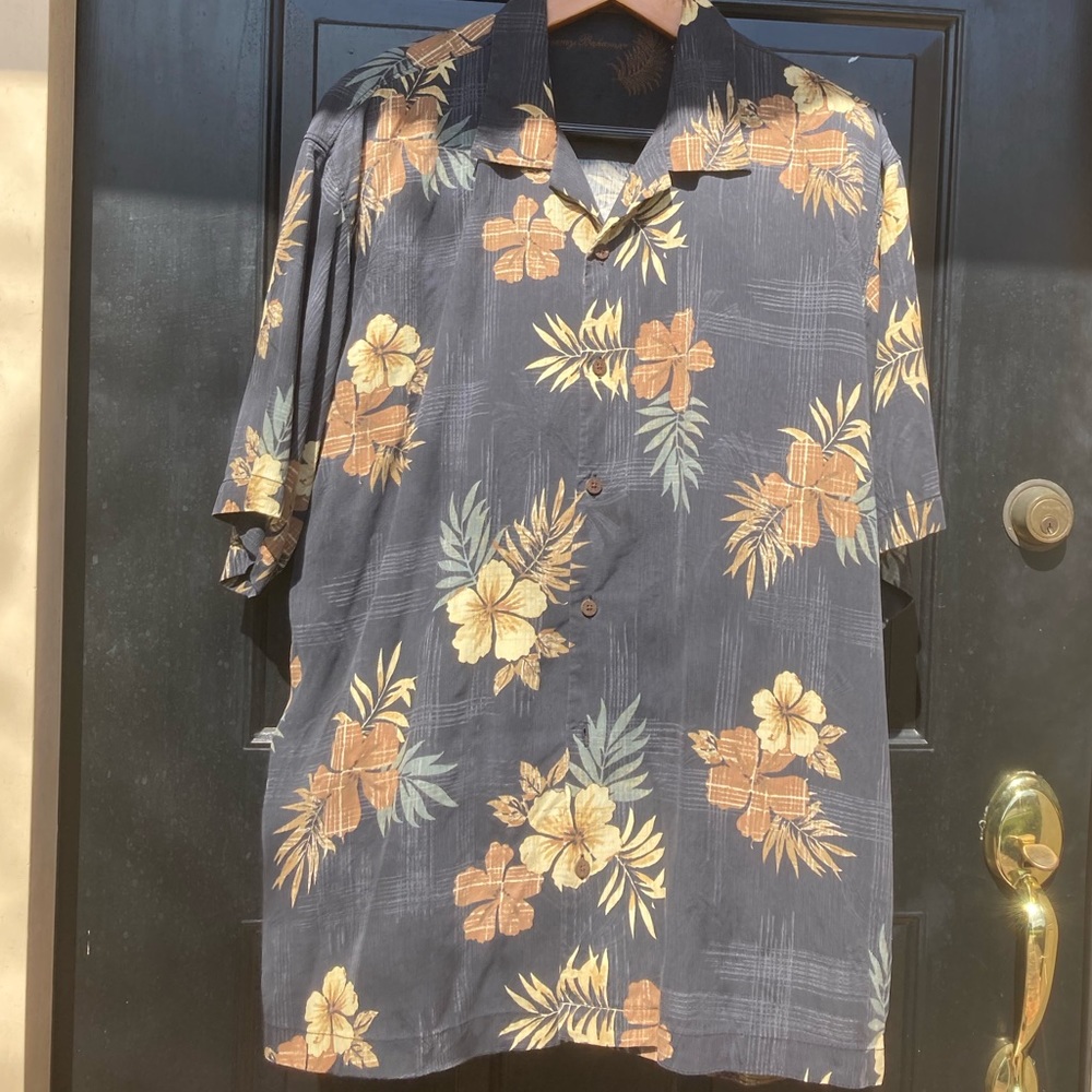 Tommy Bahama Floral Pattern Hawaiian Shirt  Sz XL